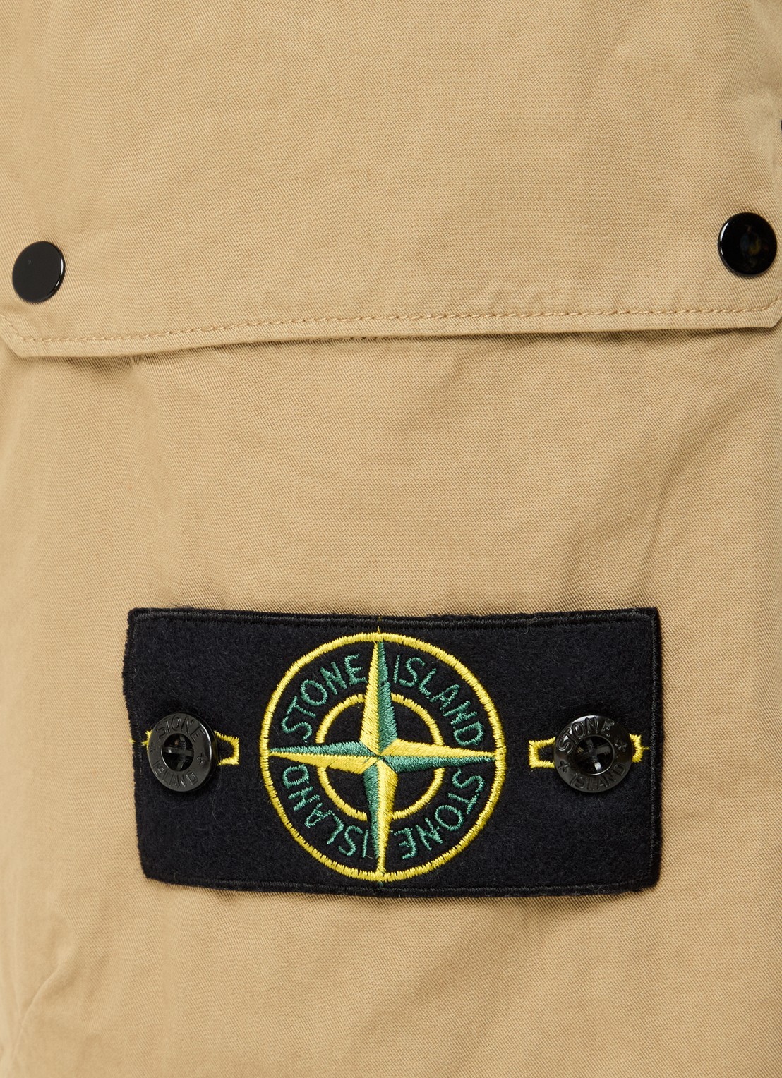 Stone Island 64020 tapered fit joggingbroek met klepzak en logo - detail 2 beige