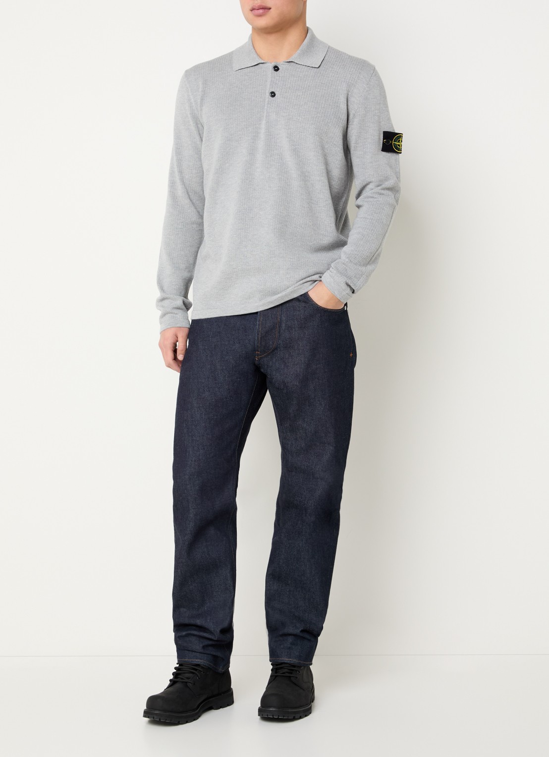 Stone Island 64349 fijngebreide trui met polokraag en logo - voorkant 3 grijsmele