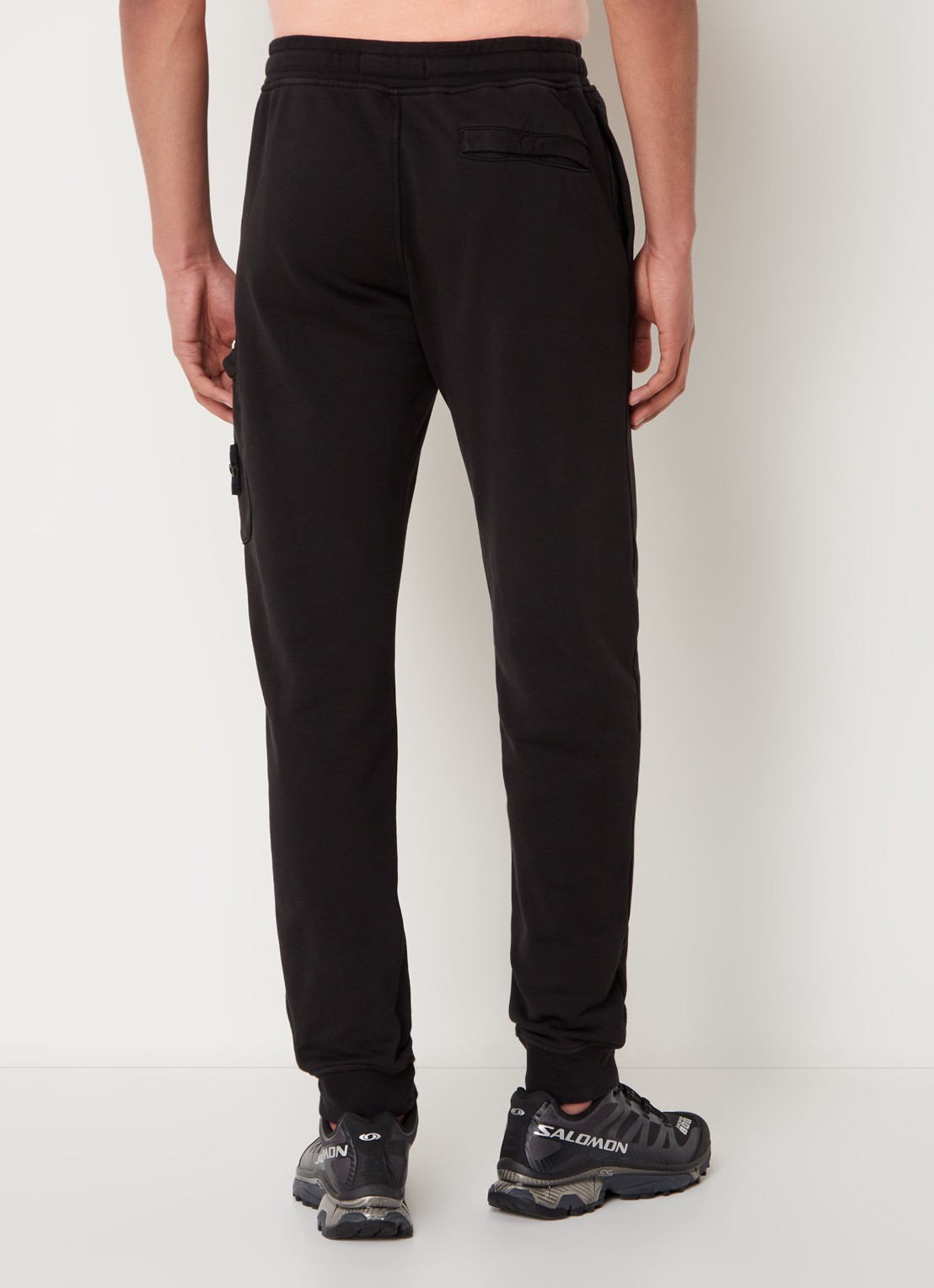 Stone Island 64551 tapered fit joggingbroek met steekzakken en logo - achterkant 6 zwart