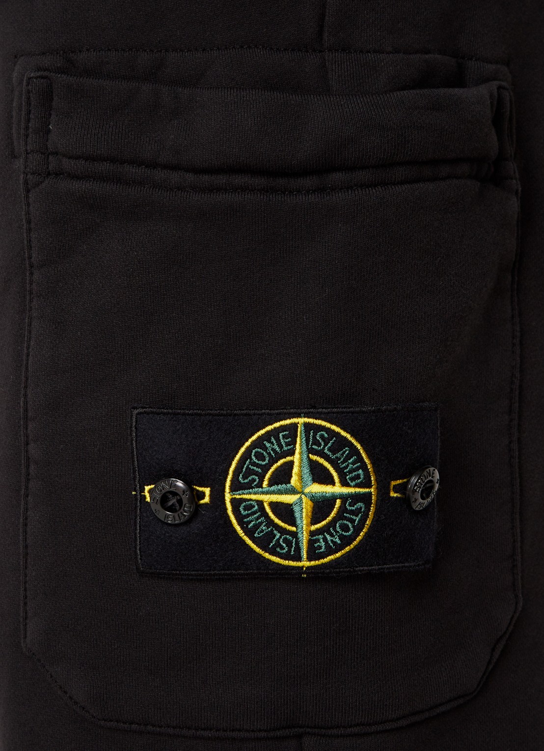 Stone Island 64551 tapered fit joggingbroek met steekzakken en logo - detail 3 zwart