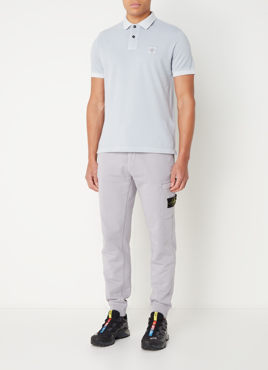 Stone Island 64551 tapered fit joggingbroek met steekzakken en logo - voorkant 6 lichtgrijs