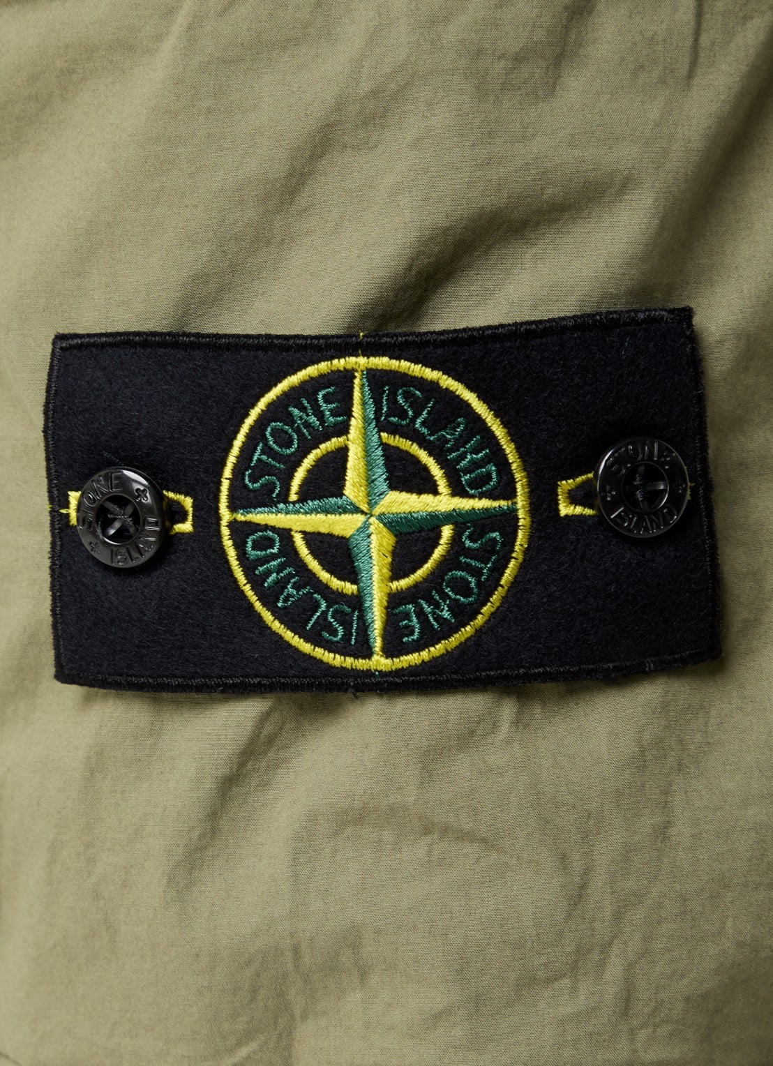 Stone Island 93582 tapered fit cargobroek met steekzakken en logo - detail 6 mosgroen