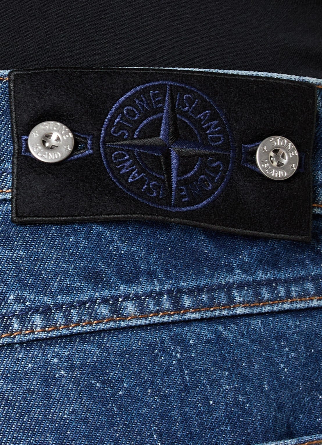 Stone Island J100005 Straight leg jeans met medium wassing - detail 6 blauw