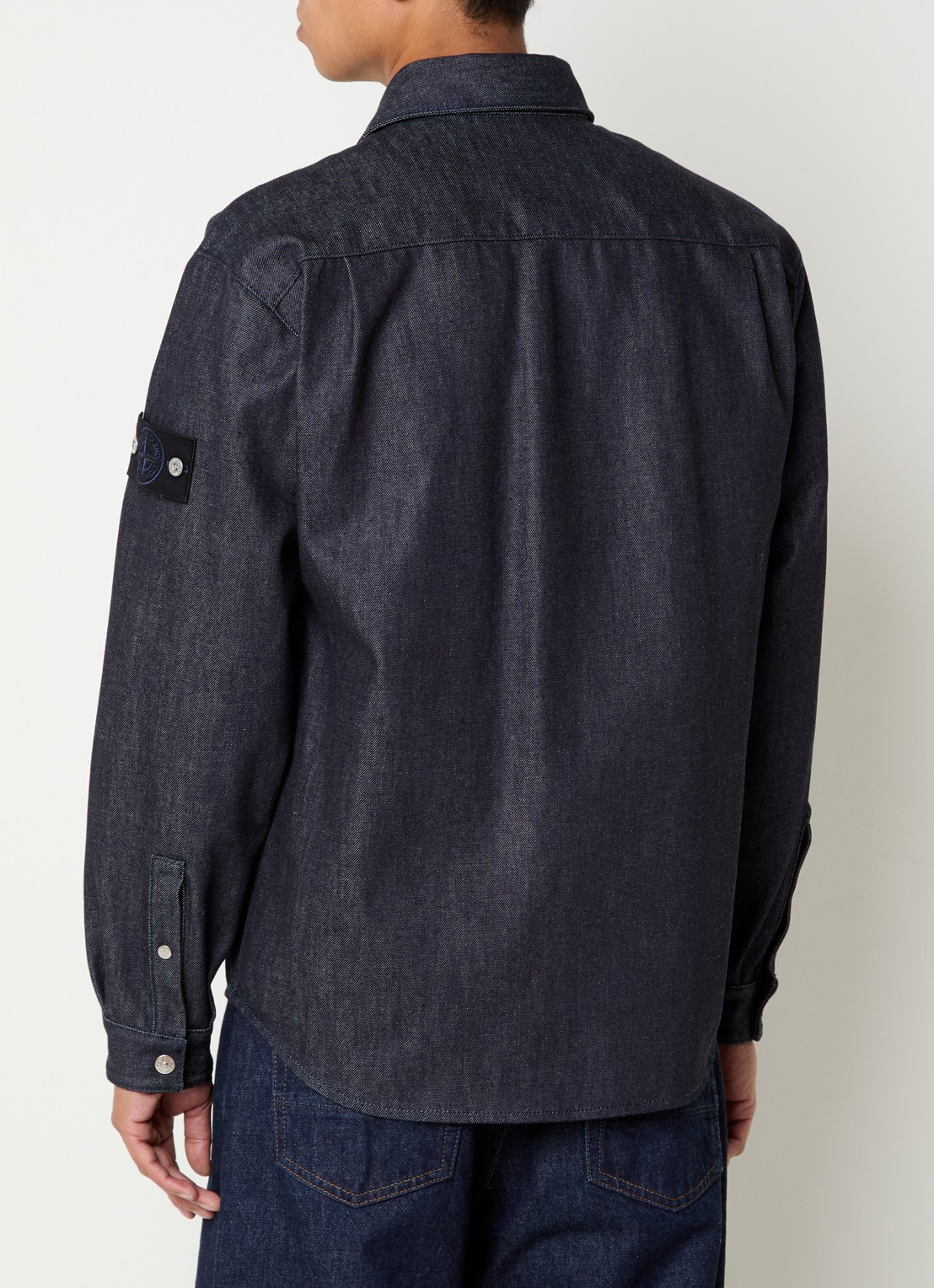 Stone Island K2S15 overshirt van denim met borstzakken - achterkant blauw