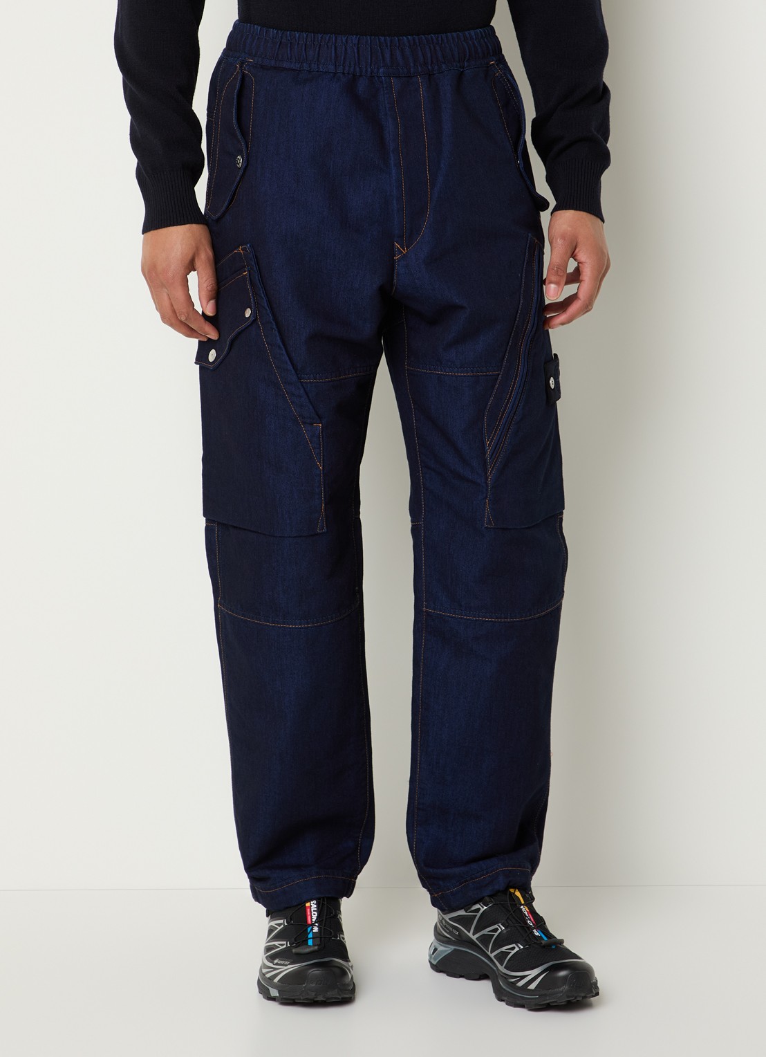 Stone Island K2S15 straight fit cargobroek van denim met klepzakken en logo - detail 4 indigo