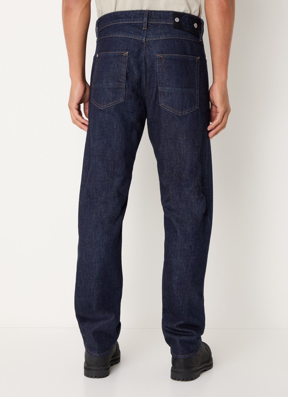 Stone Island K2S15 straight leg jeans met steekzakken - achterkant 6 donkerblauw