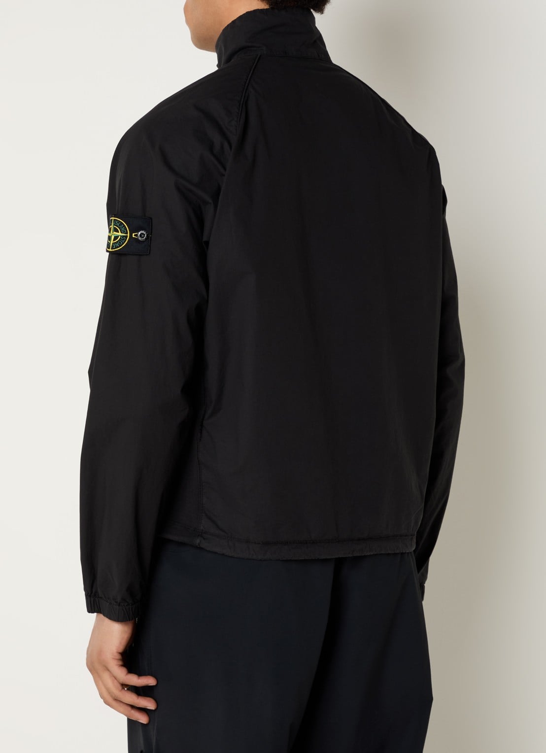 Stone Island S0003 jack met steekzakken en logo - achterkant zwart
