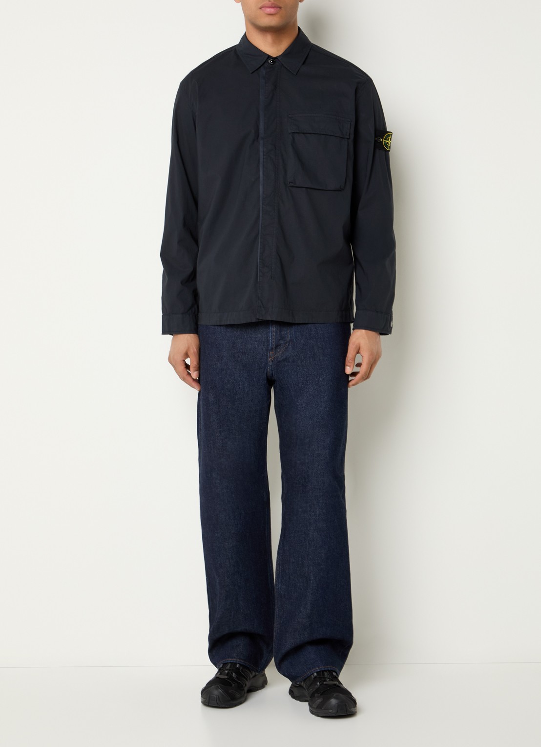 Stone Island S0003 overshirt met borstzak en logo - voorkant 2 donkerblauw