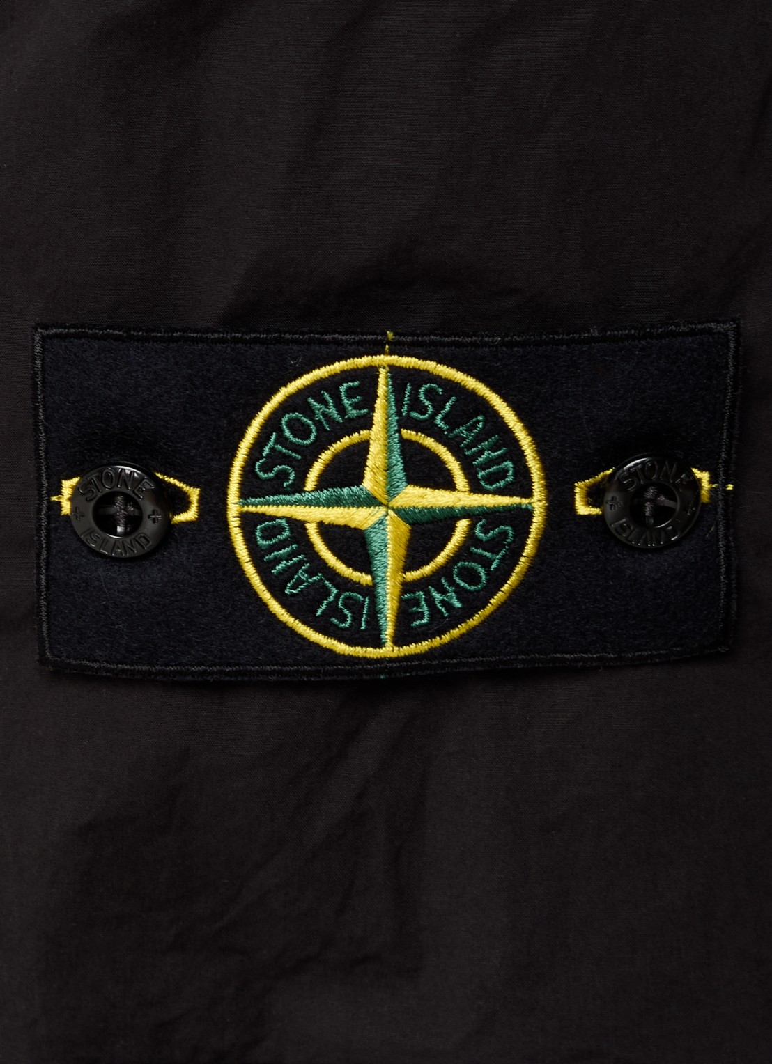 Stone Island S0003 paracadute tapered fit cargobroek met logo en steekzakken - detail 4 zwart
