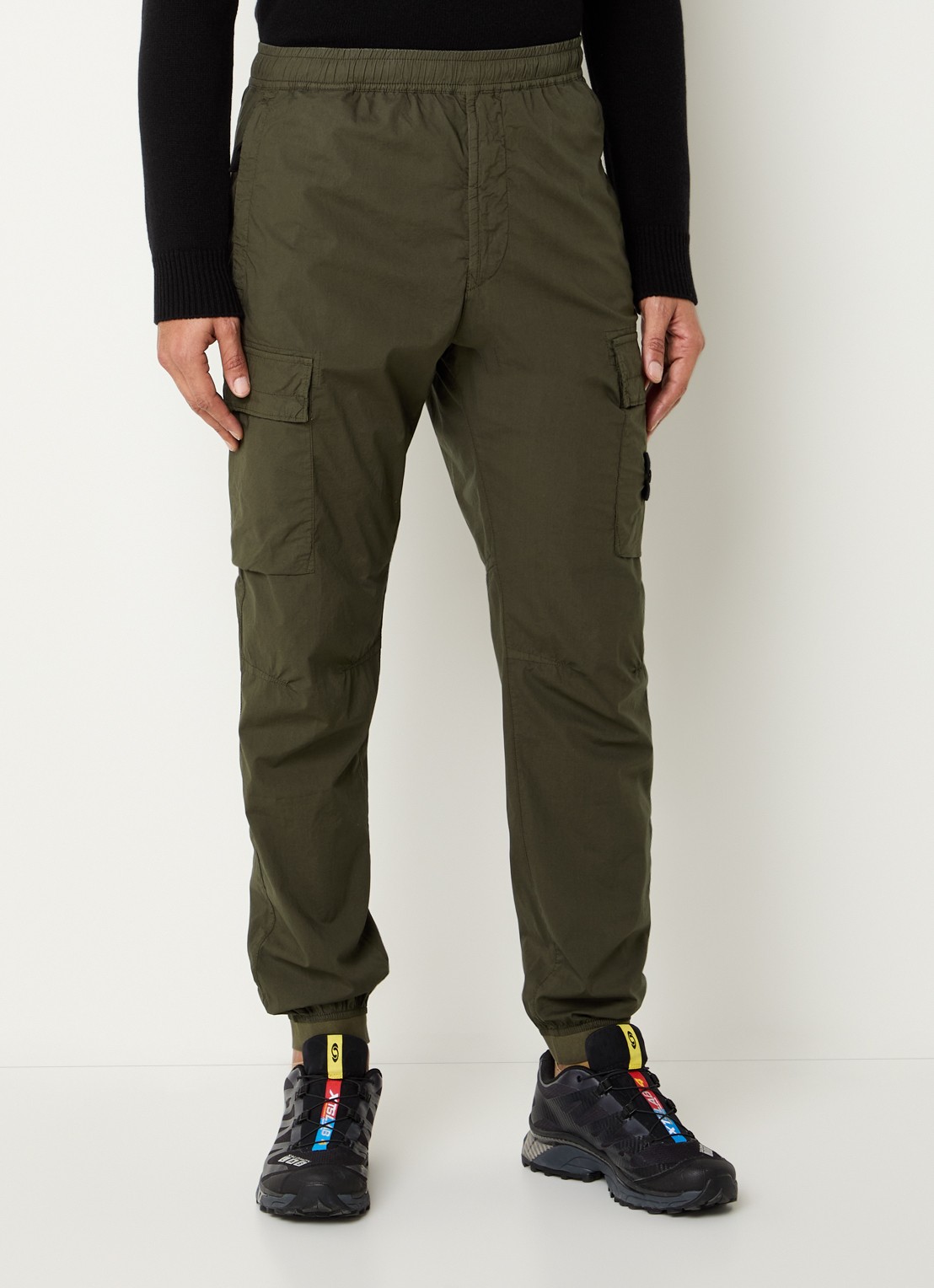 Stone Island S0003 paracadute tapered fit cargobroek met logo en steekzakken - detail 4 bronsgroen