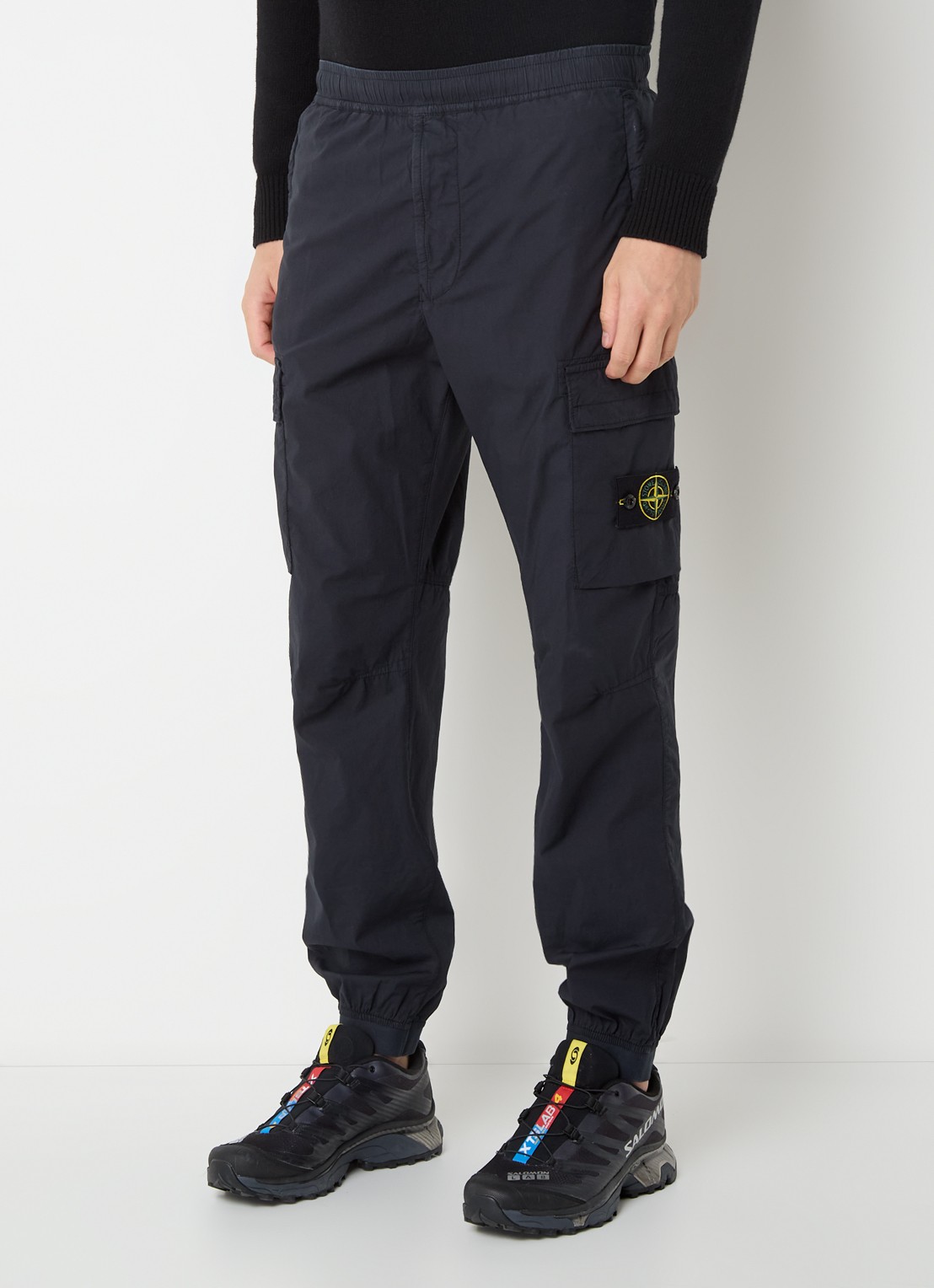 Stone Island S0003 paracadute tapered fit cargobroek met logo en steekzakken - detail 4 donkerblauw