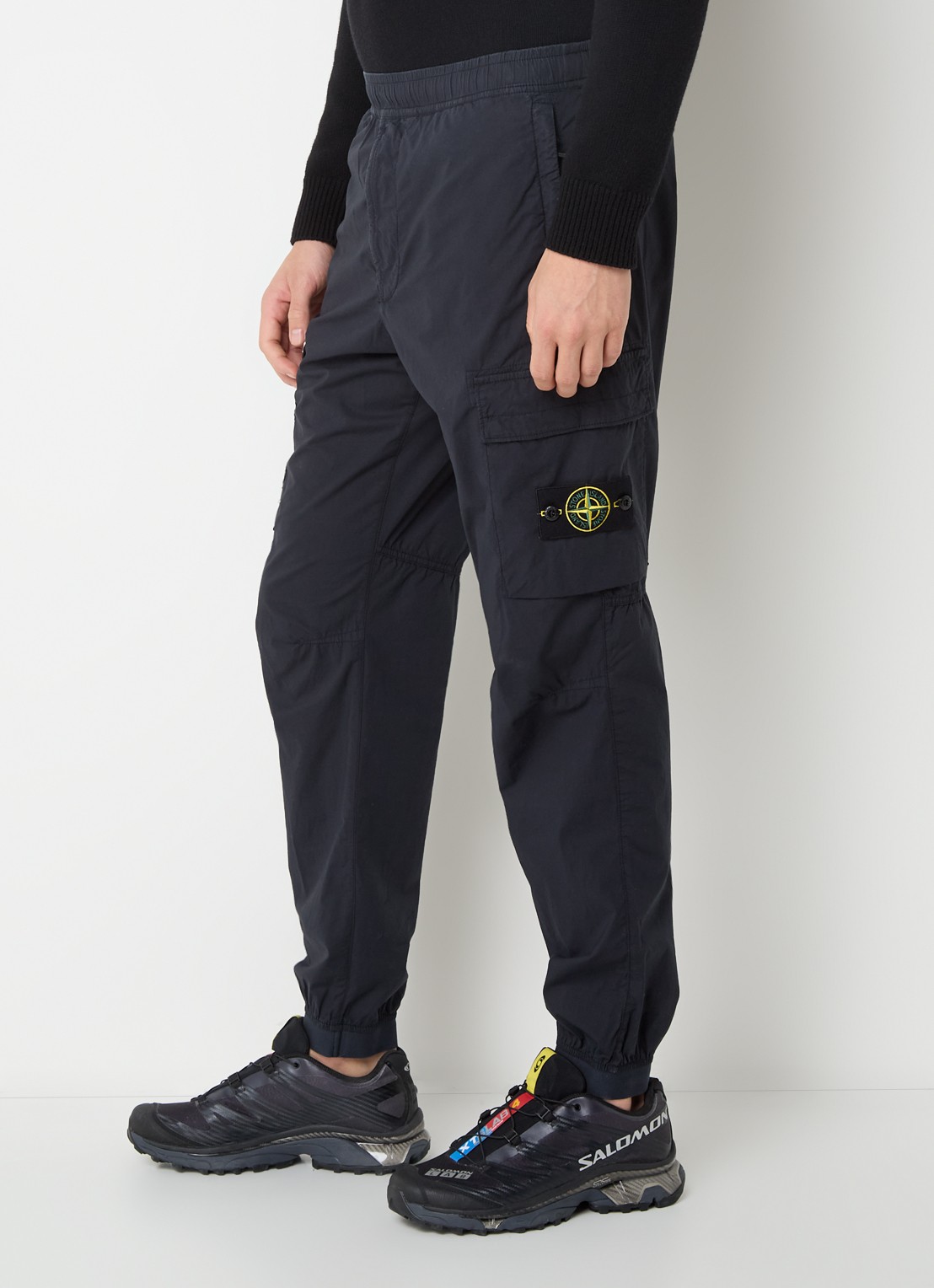 Stone Island S0003 paracadute tapered fit cargobroek met logo en steekzakken - detail 5 donkerblauw