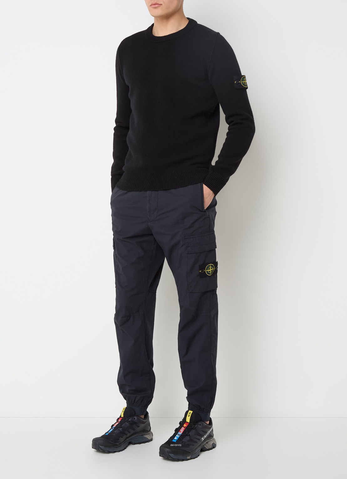 Stone Island S0003 paracadute tapered fit cargobroek met logo en steekzakken - voorkant 3 donkerblauw