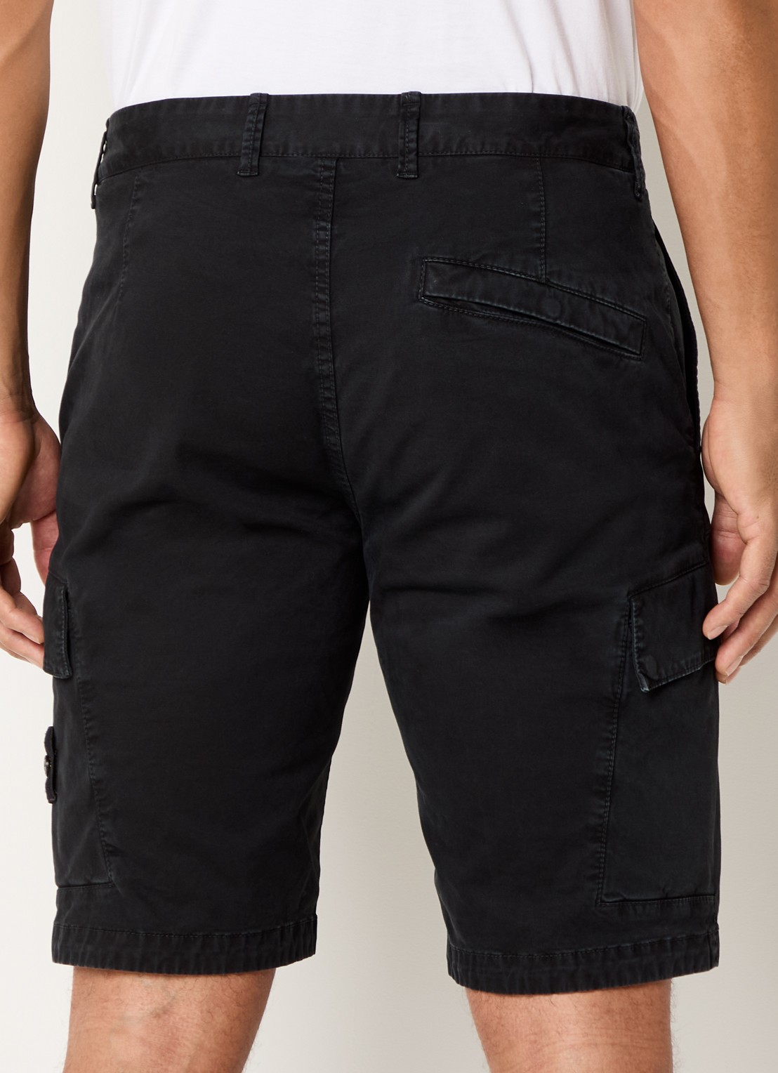 Stone Island S0004 straight fit korte broek met logo en steekzakken - achterkant zwart