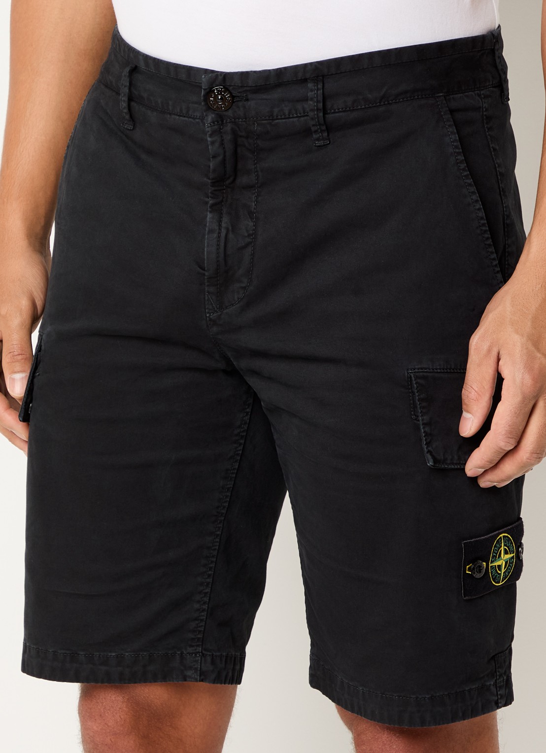Stone Island S0004 straight fit korte broek met logo en steekzakken - detail 4 zwart