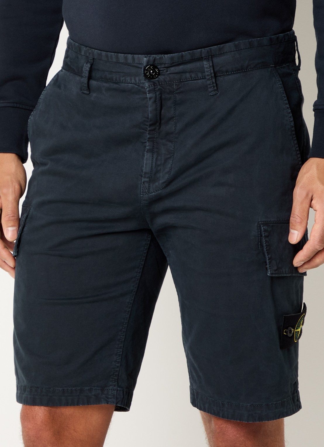Stone Island S0004 straight fit korte broek met logo en steekzakken - detail donkerblauw