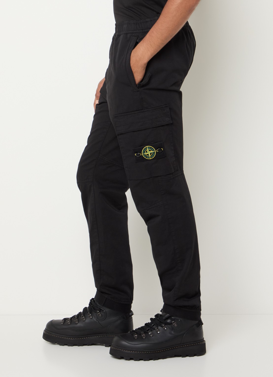 Stone Island S0014 slim fit cargobroek in wolblend met klepzakken - detail 3 zwart