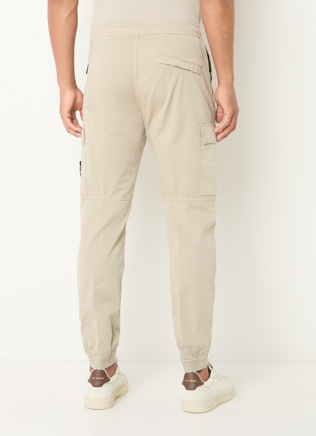 Stone Island S0014 slim fit cargobroek in wolblend met klepzakken - achterkant beige