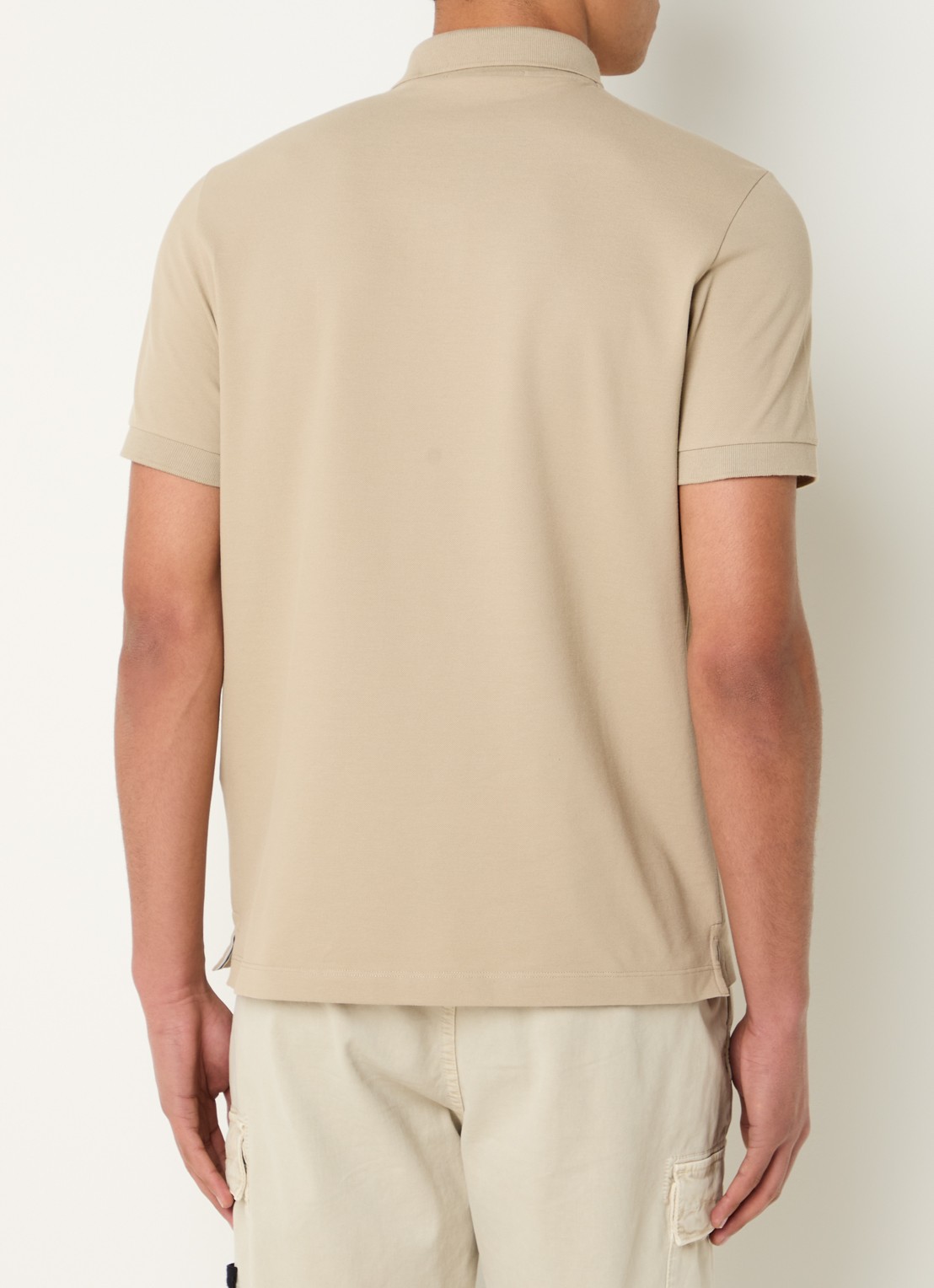 Stone Island S0017 slim fit polo van piqué katoen met logo - achterkant khaki