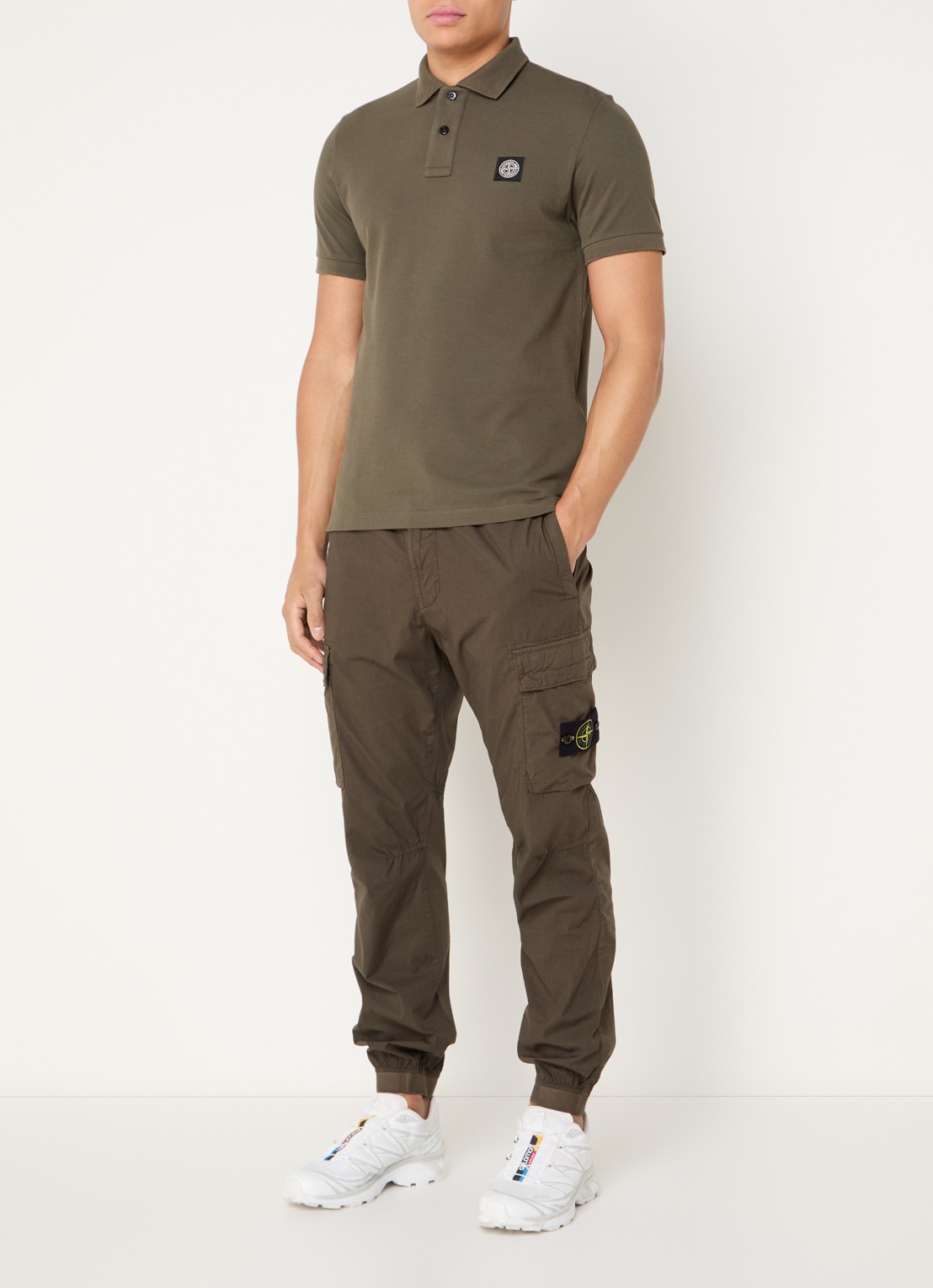 Stone Island S0017 slim fit polo van piqué katoen met logo - voorkant 5 bronsgroen