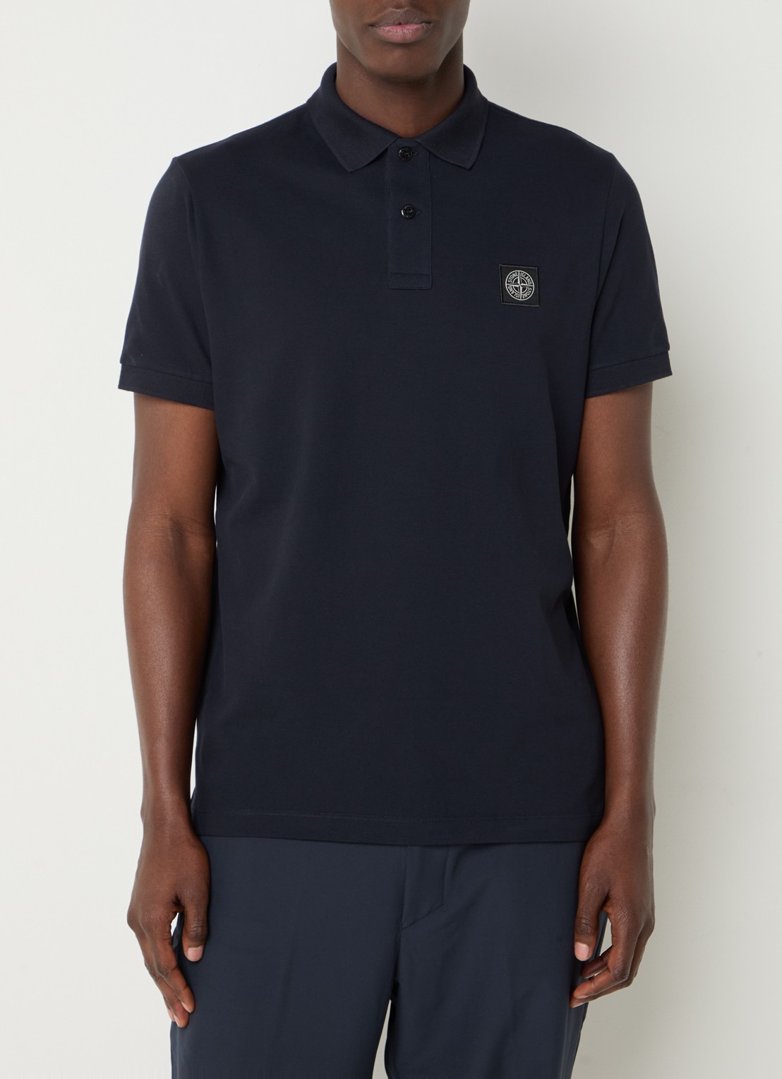 Stone Island S0017 slim fit polo van piqué katoen met logo - detail 2 donkerblauw
