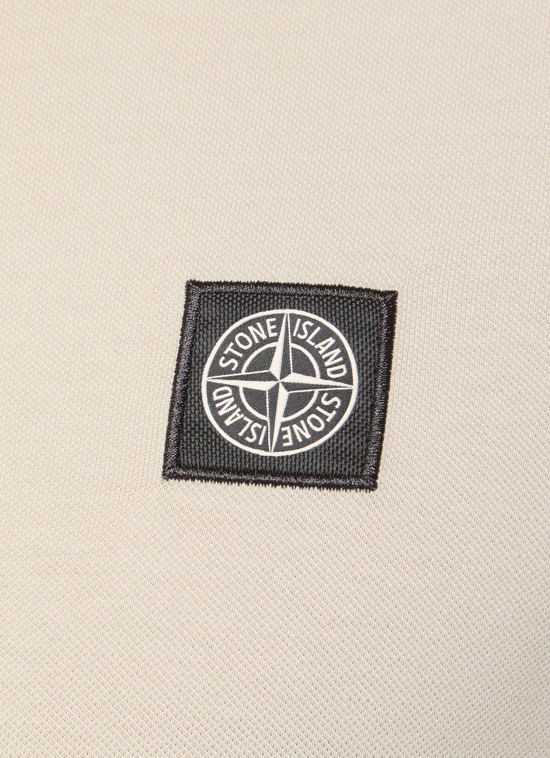 Stone Island S0017 slim fit polo van piqué katoen met logo - detail 4 zand