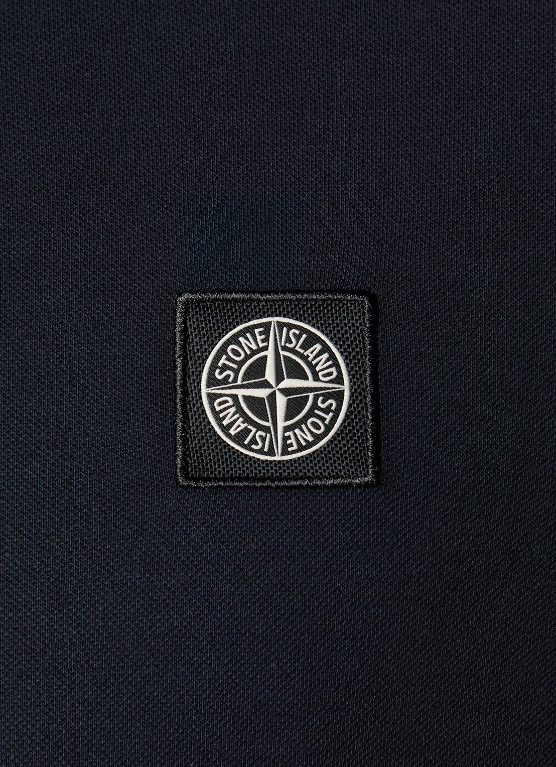 Stone Island S0018 slim fit polo van piqué katoen met logoborduring - detail 4 donkerblauw