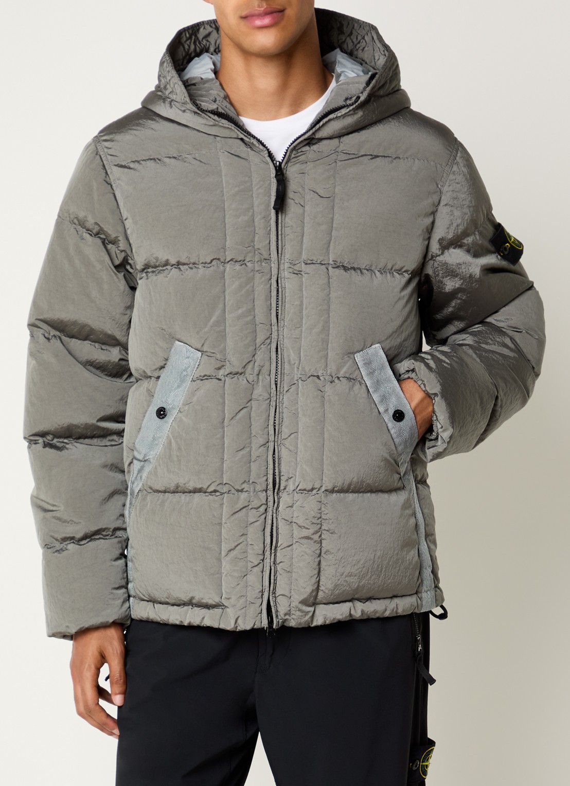 Stone Island S0019 puffer jack met capuchon en donsvulling - detail 4 grijs