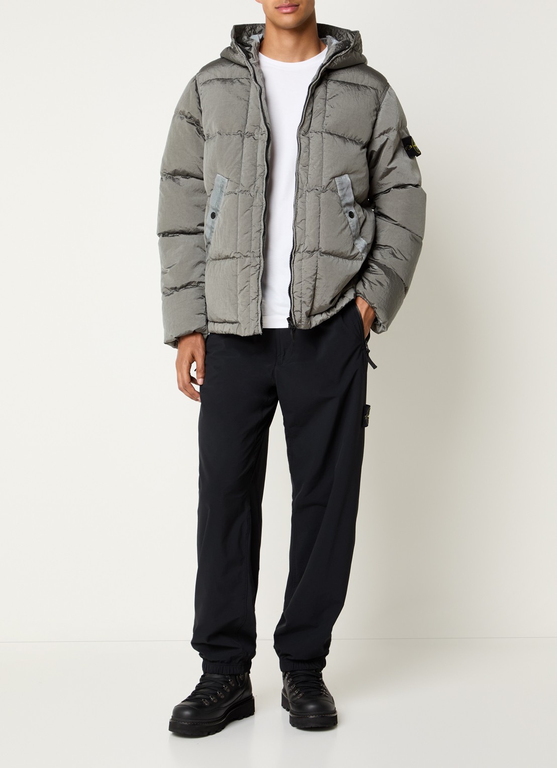 Stone Island S0019 puffer jack met capuchon en donsvulling - voorkant 3 grijs