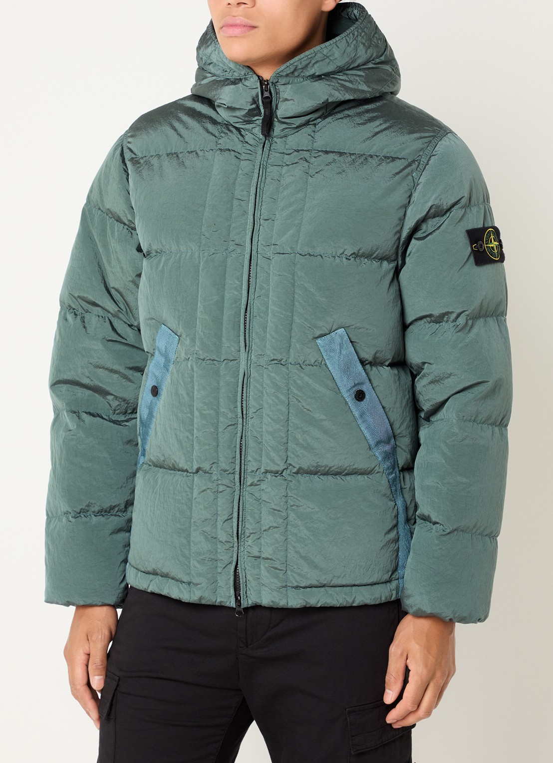 Stone Island S0019 puffer jack met capuchon en donsvulling - detail zeegroen