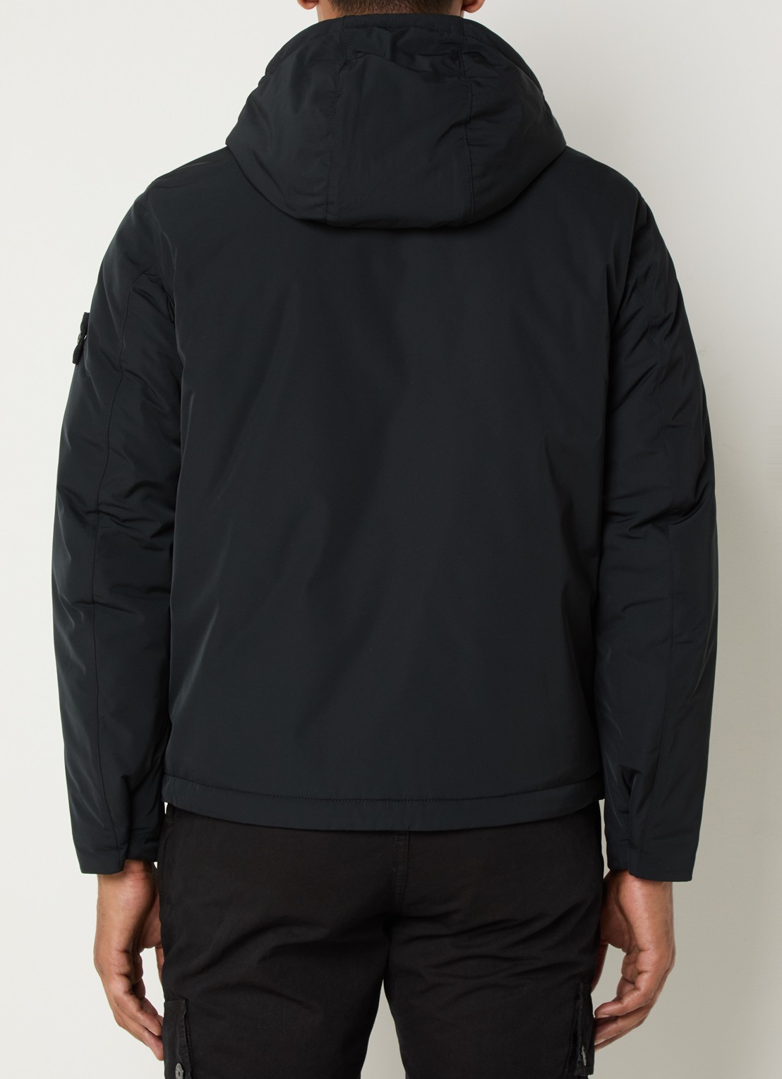 Stone Island S0026 gewatteerd jack met capuchon en steekszakken - achterkant zwart