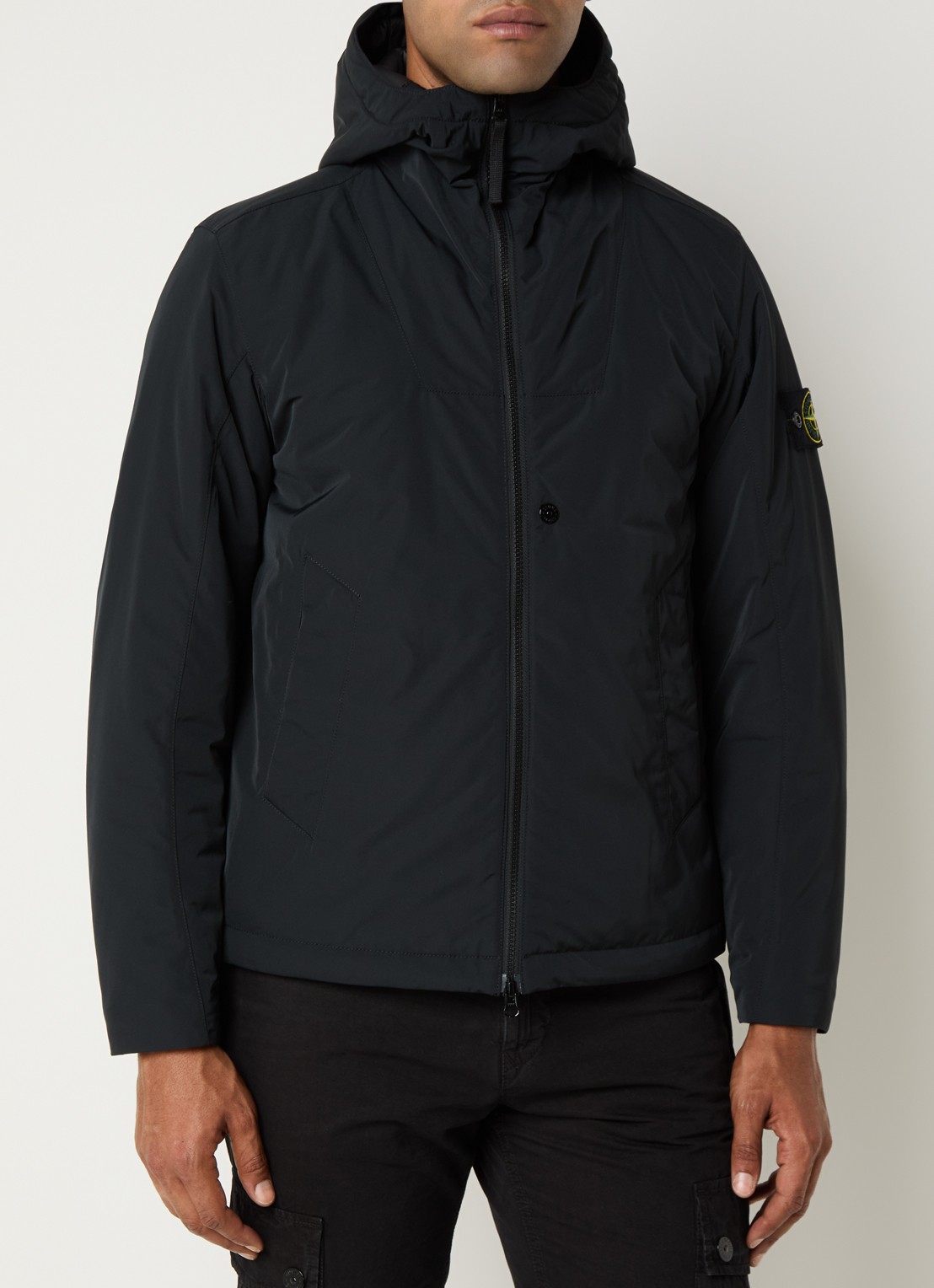Stone Island S0026 gewatteerd jack met capuchon en steekszakken - detail 4 zwart
