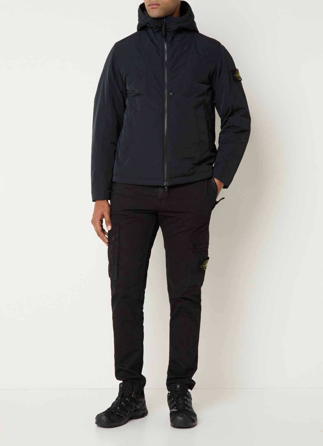 Stone Island S0026 gewatteerd jack met capuchon en steekszakken - voorkant 3 zwart