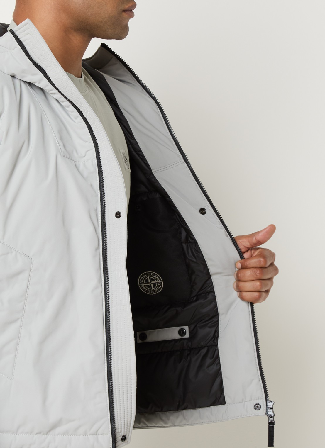 Stone Island S0026 gewatteerd jack met capuchon en steekszakken - detail 6 lichtgrijs