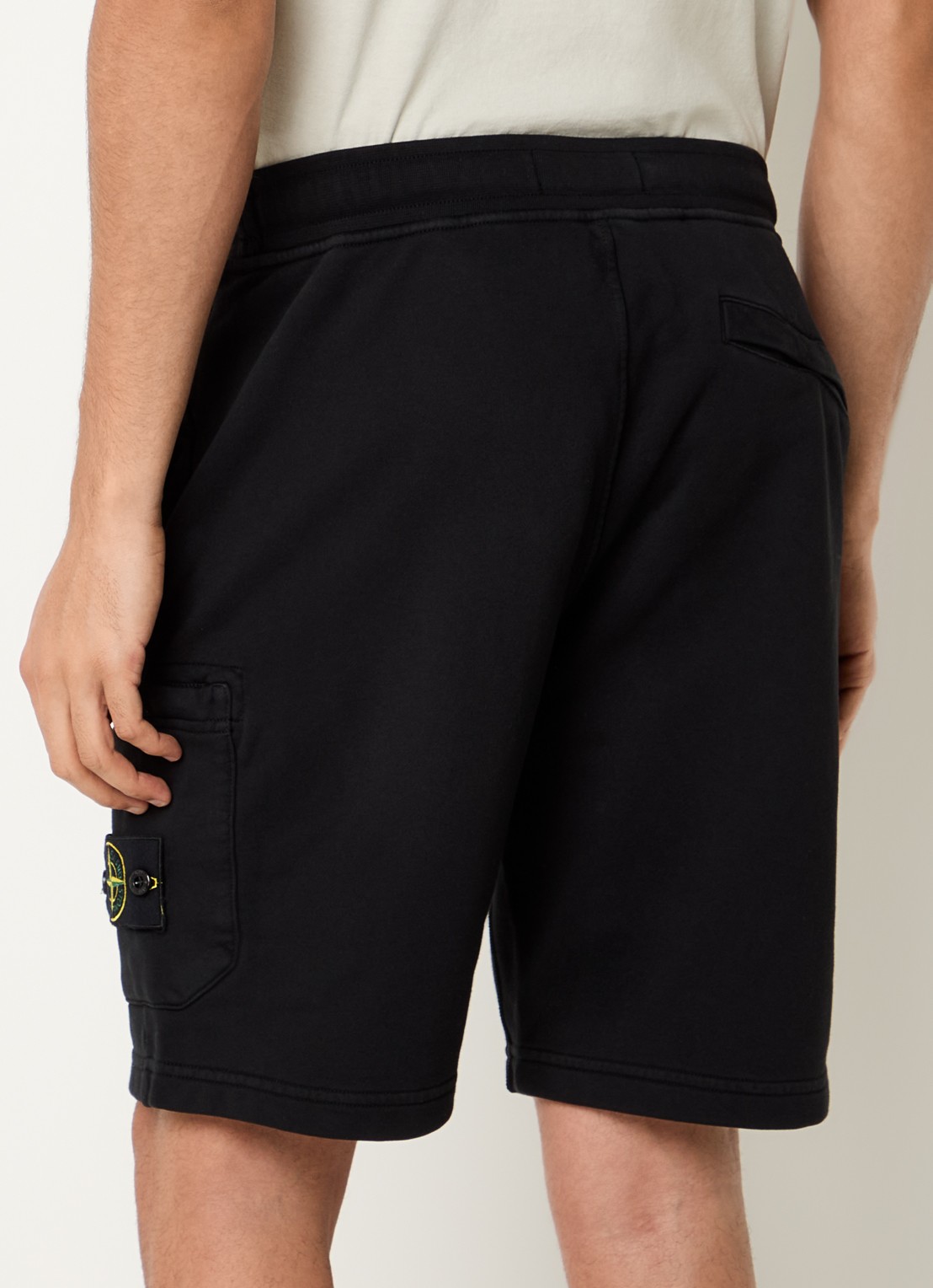 Stone Island S0051 straight fit korte joggingbroek met logo - achterkant zwart