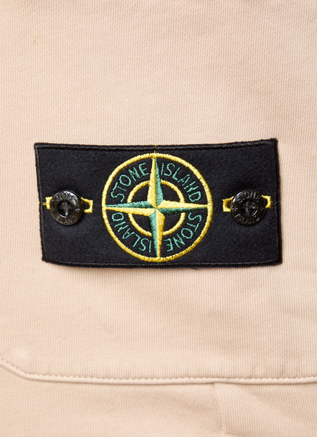 Stone Island S0051 straight fit korte joggingbroek met logo - detail 2 zand