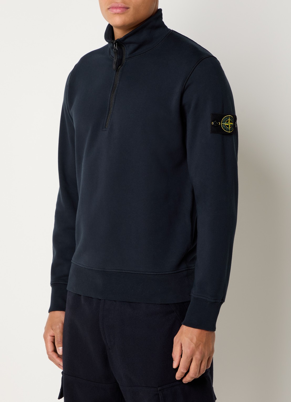 Stone Island S0051 sweater met logo en halve rits - detail 4 donkerblauw