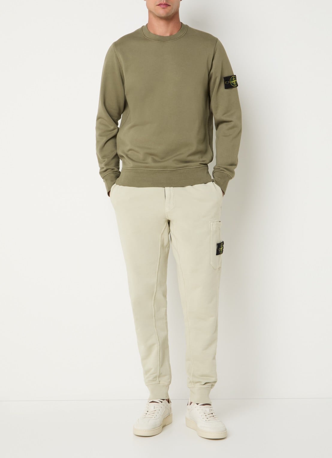 Stone Island S0051 sweater met logo - voorkant 2 legergroen