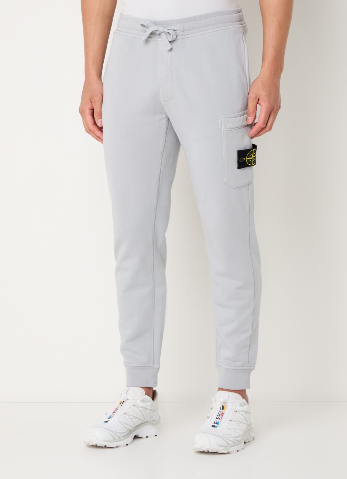 Stone Island S0051 tapered fit joggingbroek met logo - detail lichtgrijs