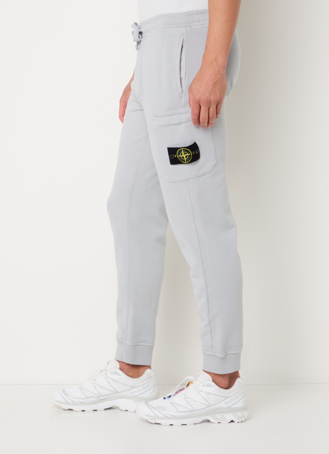 Stone Island S0051 tapered fit joggingbroek met logo - detail 2 lichtgrijs