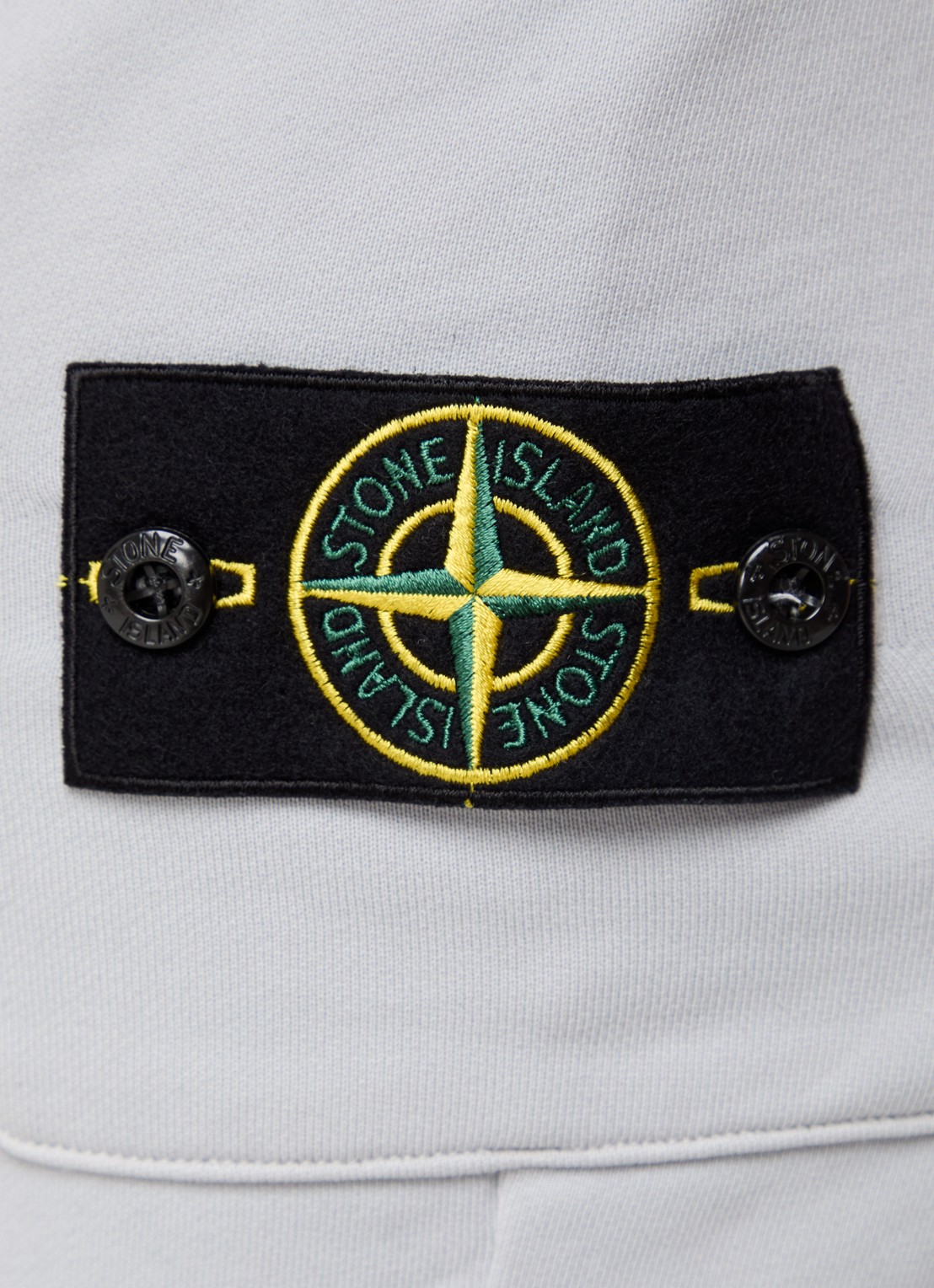 Stone Island S0051 tapered fit joggingbroek met logo - detail 3 lichtgrijs