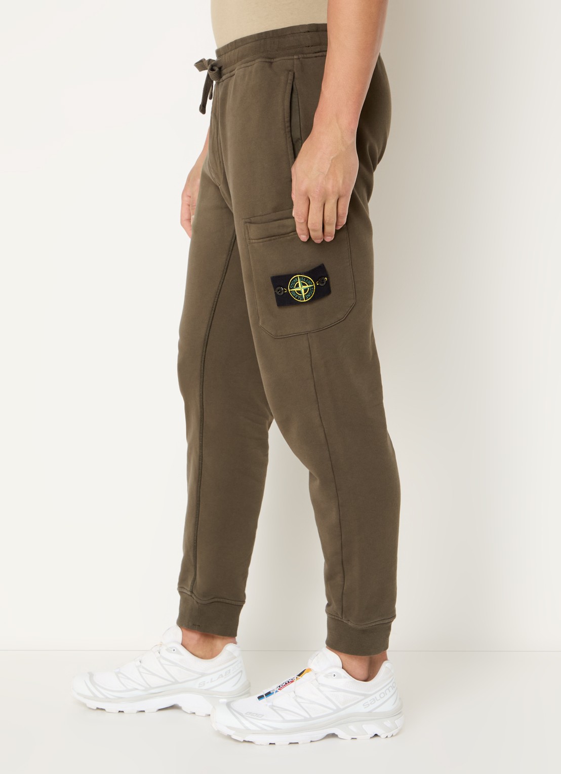 Stone Island S0051 tapered fit joggingbroek met logo - detail 2 bronsgroen
