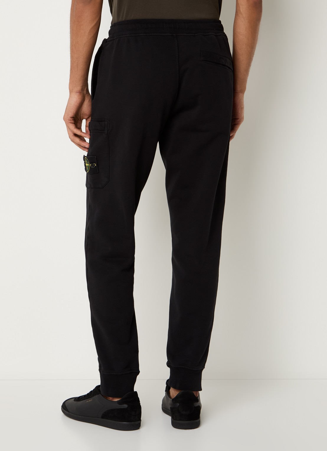 Stone Island S0051 tapered fit joggingbroek met steekzakken - achterkant zwart