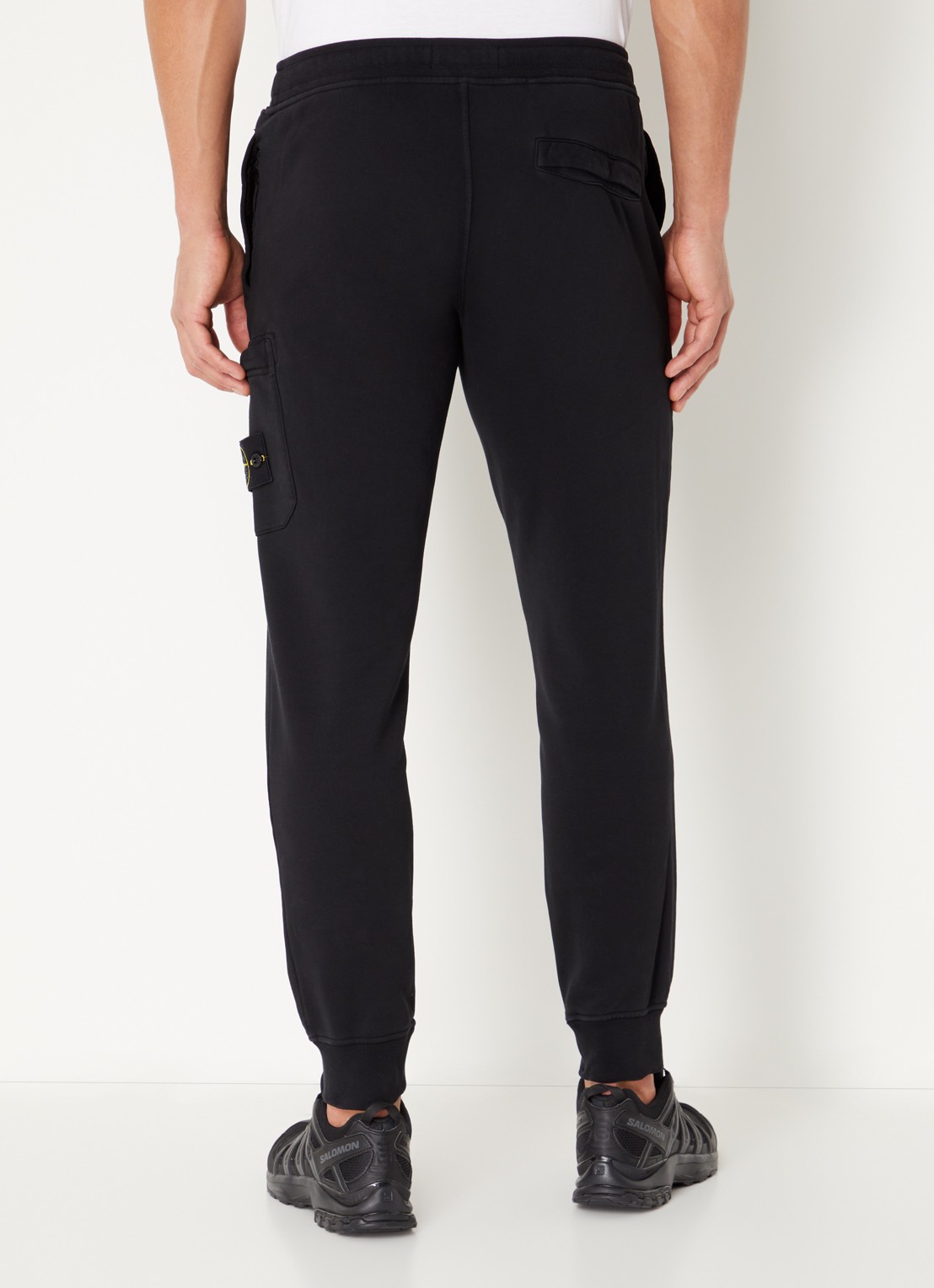 Stone Island S0051 tapered fit joggingsbroek met opgestikte zakken - achterkant zwart