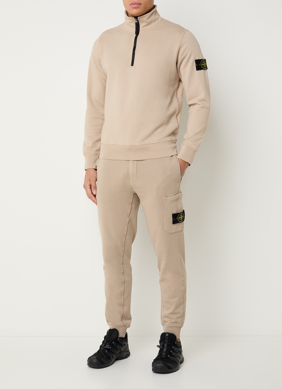 Stone Island S0051 tapered fit joggingsbroek met opgestikte zakken - voorkant 2 vanillegeel