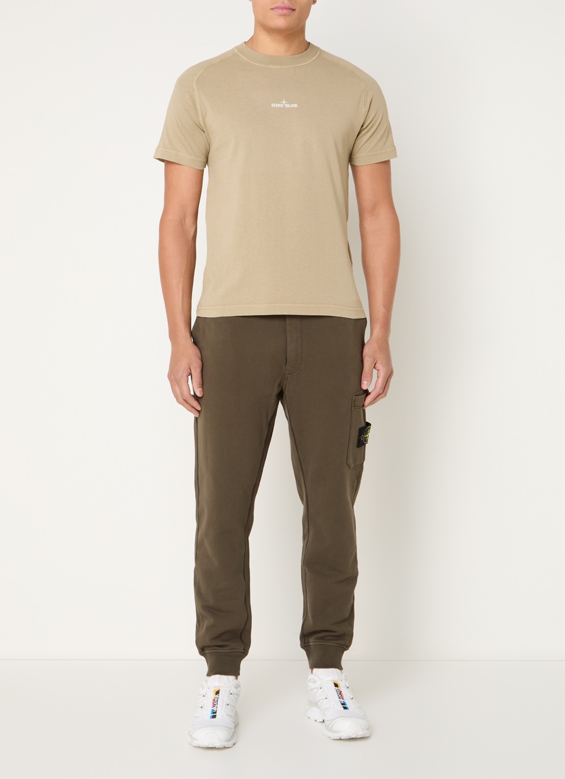 Stone Island S0080 T-shirt met logo- en backprint - voorkant 5 khaki