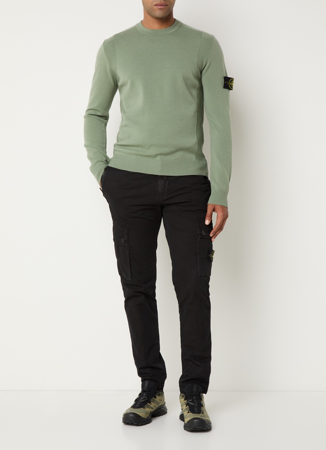 Stone Island S00A1 fijngebreide pullover in scheerwolblend met logo - voorkant 4 olijfgroen