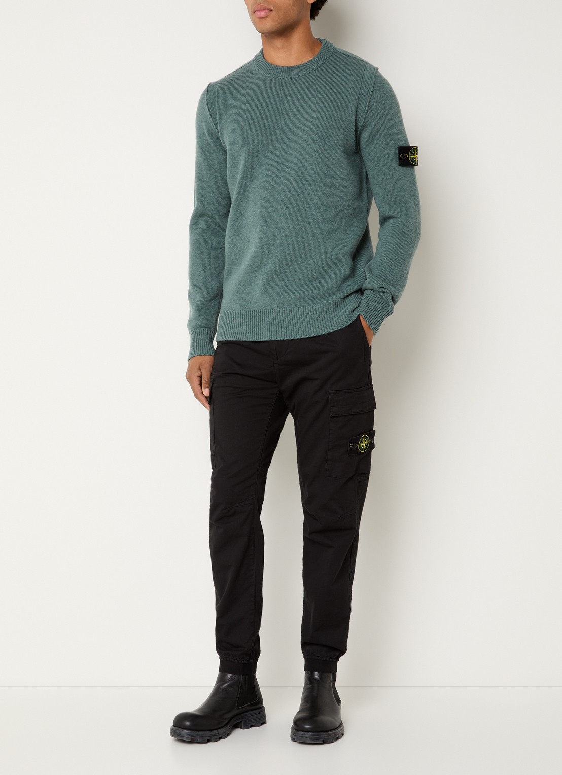 Stone Island S00A3 fijngebreide trui in wolblend met logo - voorkant 2 zeegroen