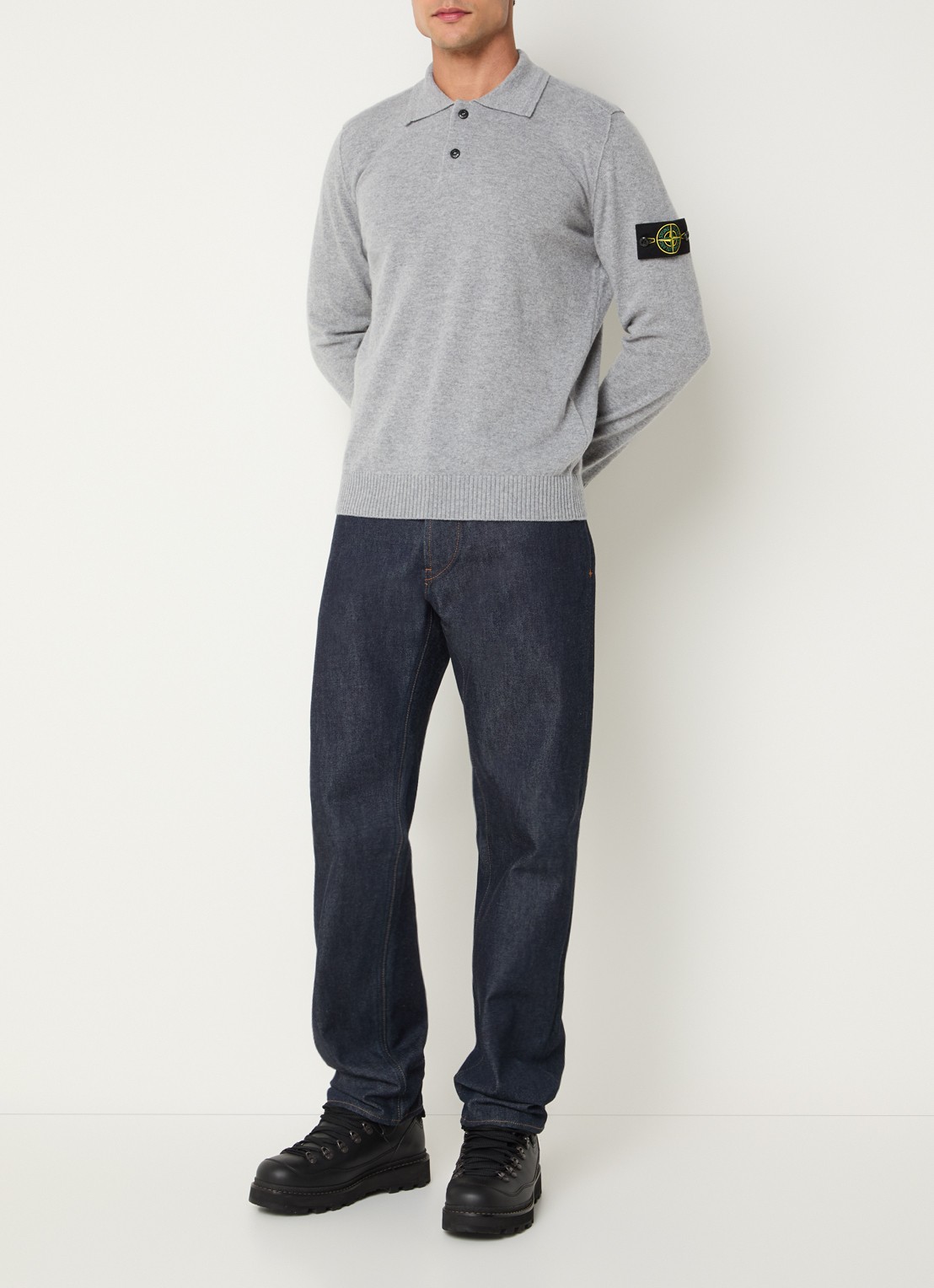 Stone Island S00B4 fijngebreide trui van scheerwol met polokraag - voorkant 2 grijs