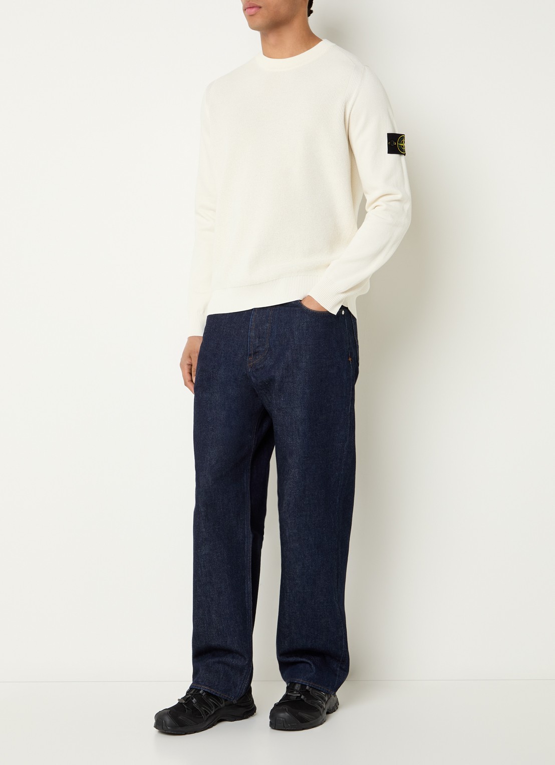 Stone Island S00B5 fijngebreide trui met logoborduring - voorkant 2 ivoor